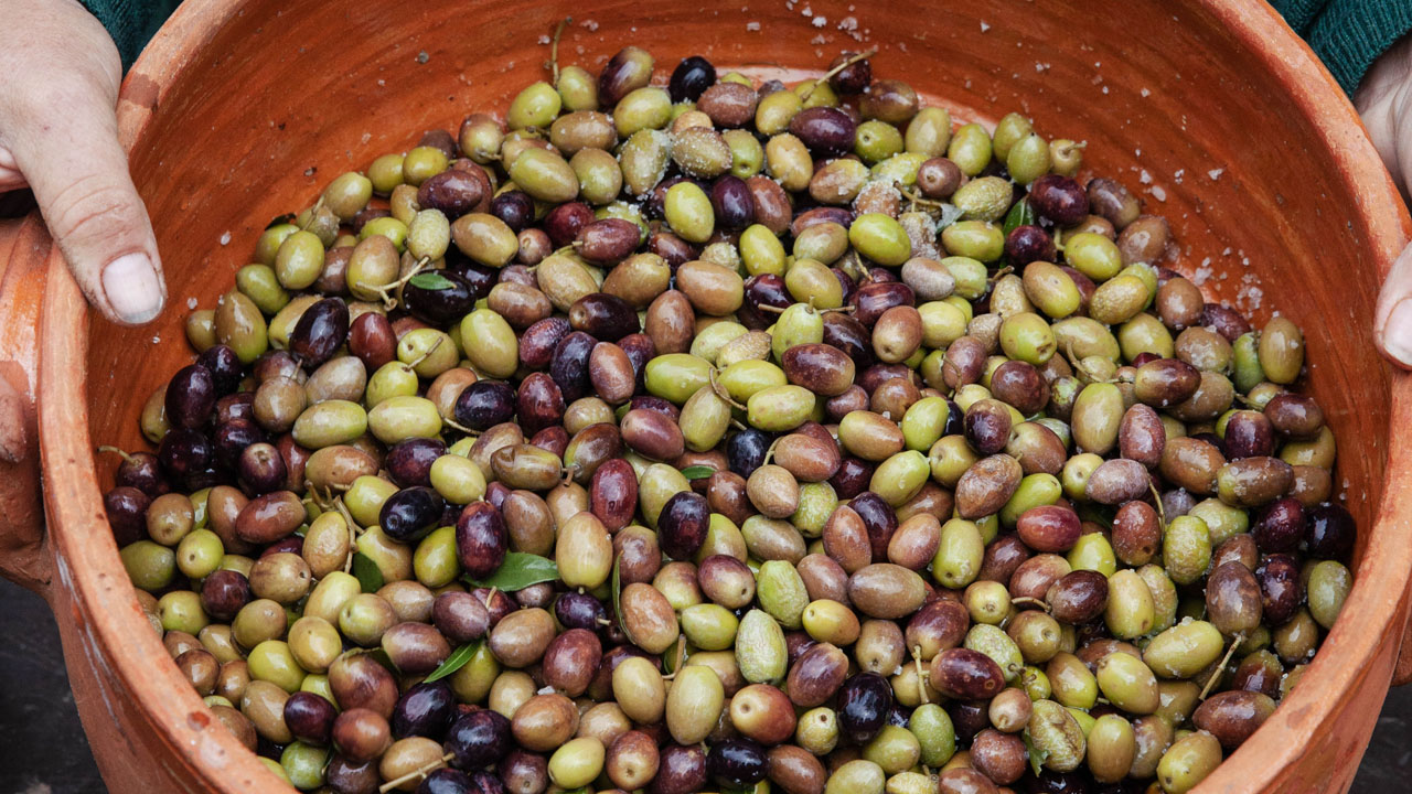 olives hands